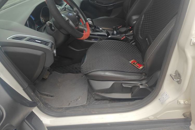 Used Ford Focus 2012 Sedan 1.6L Automatic Fashion Edition Left Front Seat