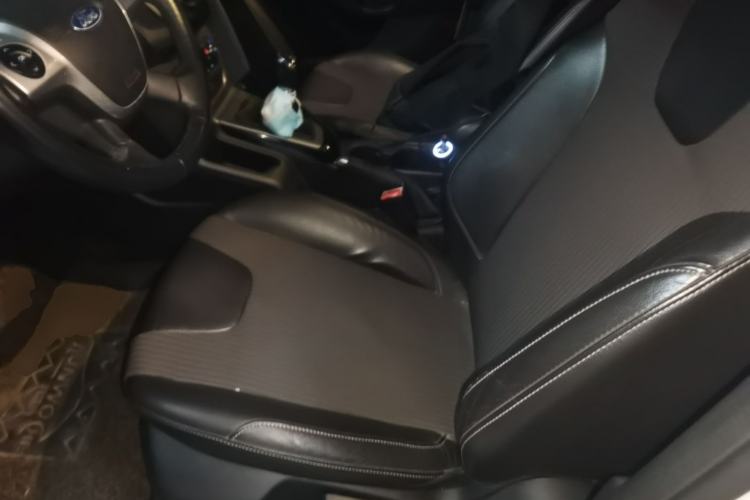 Used Ford Focus 2012 Sedan 1.6L Manual Fashion Edition Left Front Seat