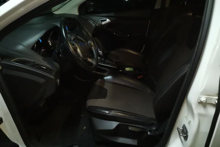 Used Ford Focus 2012 Sedan 1.6L Automatic Fashion Edition Left Front Seat
