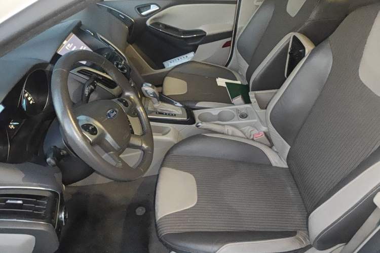 Used Ford Focus 2012 Hatchback 1.6L Automatic Fashion Edition Left Front Seat
