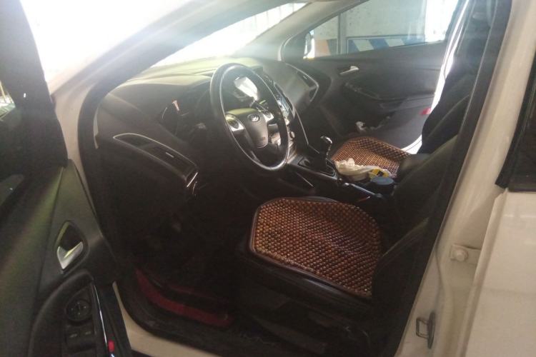 Used Ford Focus 2012 Sedan 1.6L Manual Fashion Edition Left Front Seat
