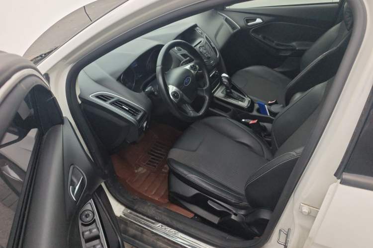 Used Ford Focus 2012 Sedan 1.6L Automatic Fashion Edition Left Front Seat