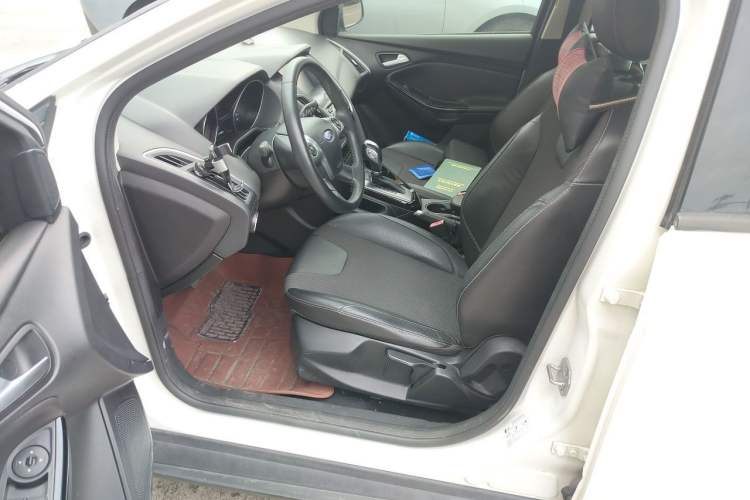 Used Ford Focus 2012 Sedan 1.6L Automatic Fashion Edition Left Front Seat