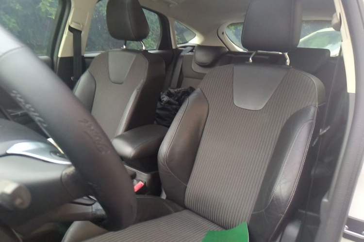 Used Ford Focus 2012 Sedan 1.6L Automatic Fashion Edition Left Front Seat
