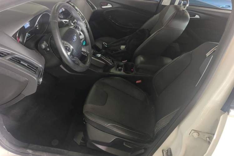 Used Ford Focus 2012 Hatchback 2.0L Manual Luxury Sport Model Left Front Seat