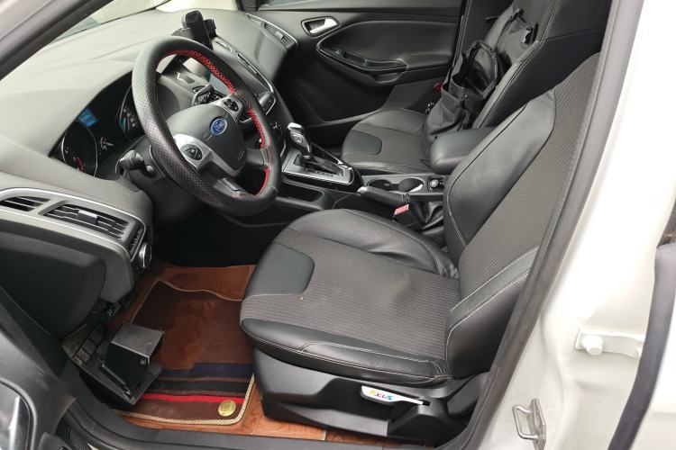 Used Ford Focus 2012 Sedan 1.6L Automatic Fashion Edition Left Front Seat