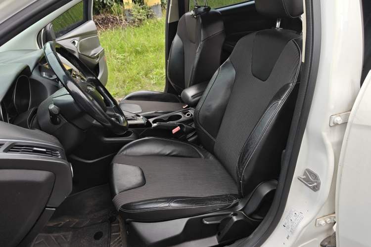Used Ford Focus 2012 Hatchback 1.6L Automatic Fashion Edition Left Front Seat