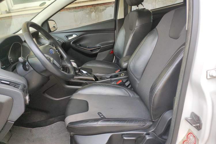 Used Ford Focus 2012 Hatchback 1.6L Automatic Fashion Edition Left Front Seat