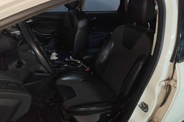 Used Ford Focus 2012 Sedan 1.6L Manual Fashion Edition Left Front Seat