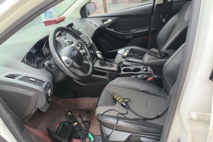 Used Ford Focus 2012 Sedan 1.6L Automatic Fashion Edition Left Front Seat