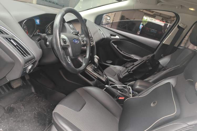 Used Ford Focus 2012 Sedan 1.6L Automatic Fashion Edition Left Front Seat