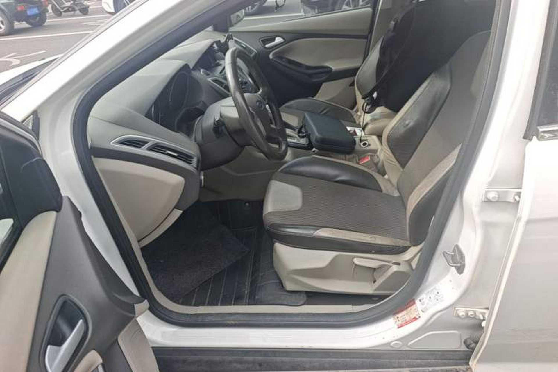 Used Ford Focus 2012 Hatchback 1.6L Automatic Fashion Edition Left Front Seat