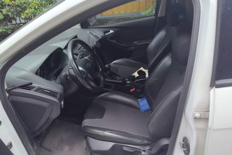 Used Ford Focus 2012 Sedan 1.6L Manual Fashion Edition Left Front Seat