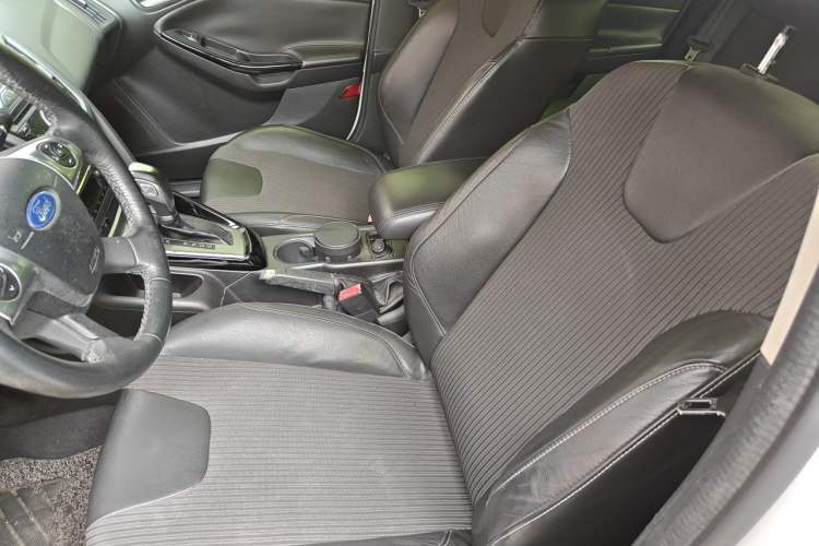Used Ford Focus 2012 Sedan 1.6L Automatic Fashion Edition Left Front Seat
