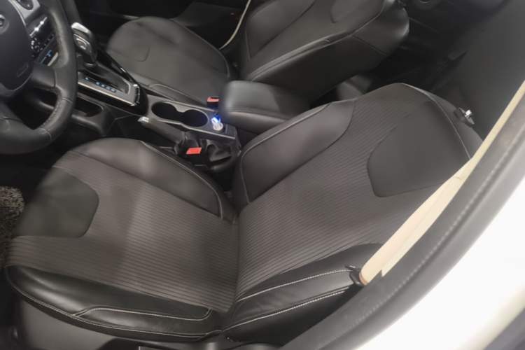 Used Ford Focus 2012 Sedan 1.6L Automatic Fashion Edition Left Front Seat