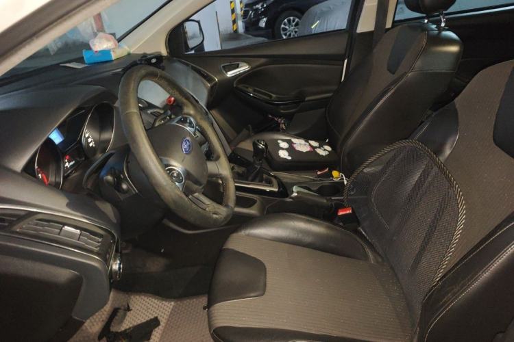 Used Ford Focus 2012 Sedan 1.6L Manual Fashion Edition Left Front Seat