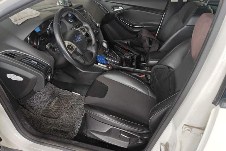 Used Ford Focus 2012 Sedan 1.6L Automatic Fashion Edition Left Front Seat