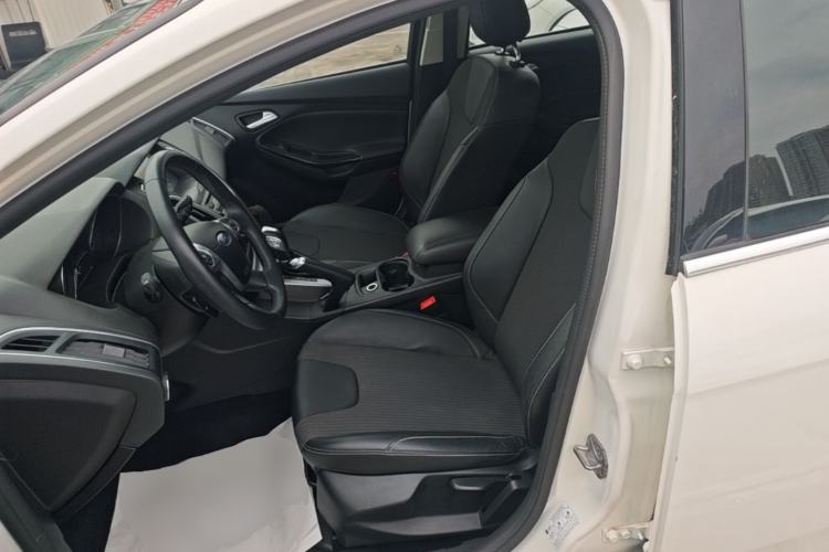 Used Ford Focus 2012 Hatchback 2.0L Automatic Luxury Sport Model Left Front Seat