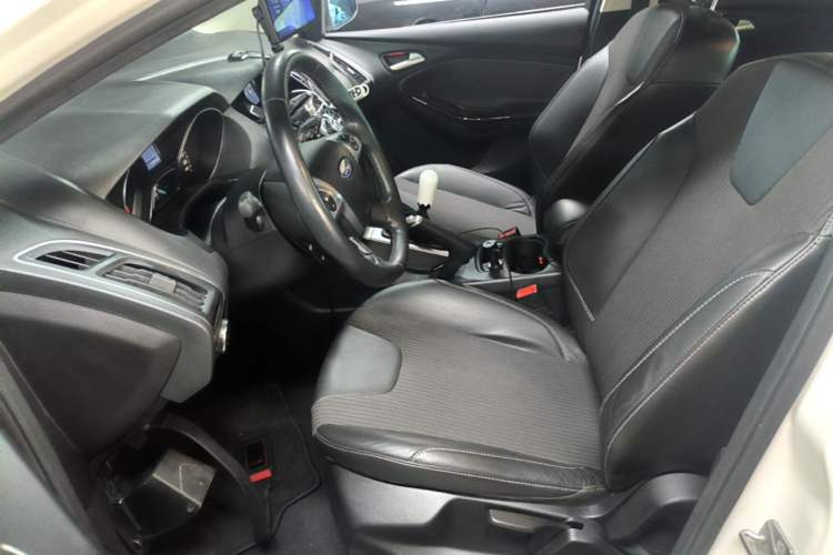 Used Ford Focus 2012 Hatchback 2.0L Manual Luxury Sport Model Left Front Seat