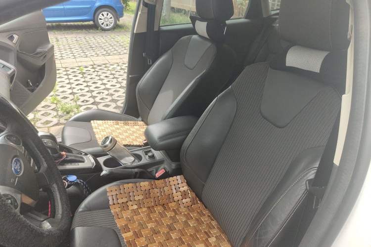 Used Ford Focus 2012 Hatchback 1.6L Automatic Fashion Edition Left Front Seat