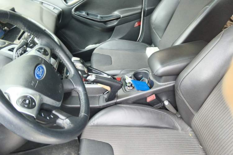 Used Ford Focus 2012 Hatchback 2.0L Automatic Luxury Sport Model Left Front Seat