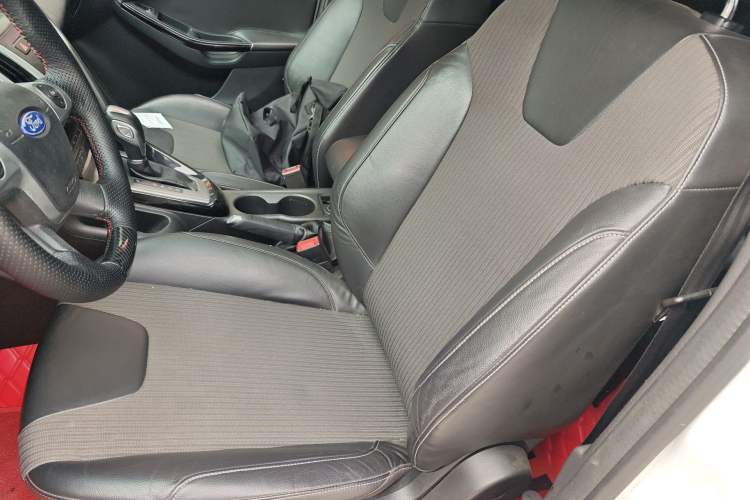 Used Ford Focus 2012 Sedan 1.6L Automatic Fashion Edition Left Front Seat