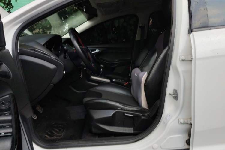 Used Ford Focus 2012 Hatchback 1.6L Manual Fashion Edition Left Front Seat