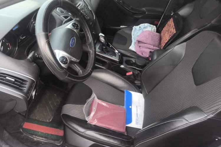 Used Ford Focus 2012 Sedan 1.6L Automatic Fashion Edition Left Front Seat