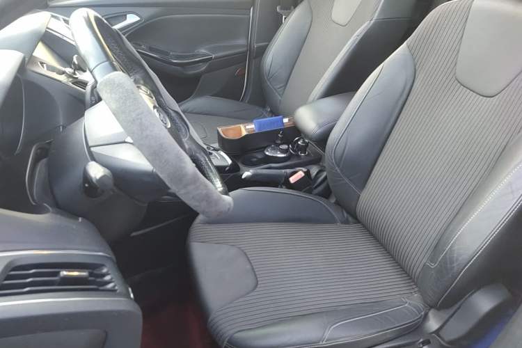 Used Ford Focus 2012 Sedan 1.6L Automatic Fashion Edition Left Front Seat