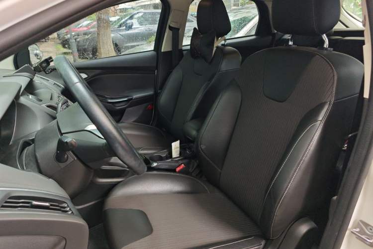 Used Ford Focus 2012 Hatchback 1.6L Automatic Fashion Edition Left Front Seat