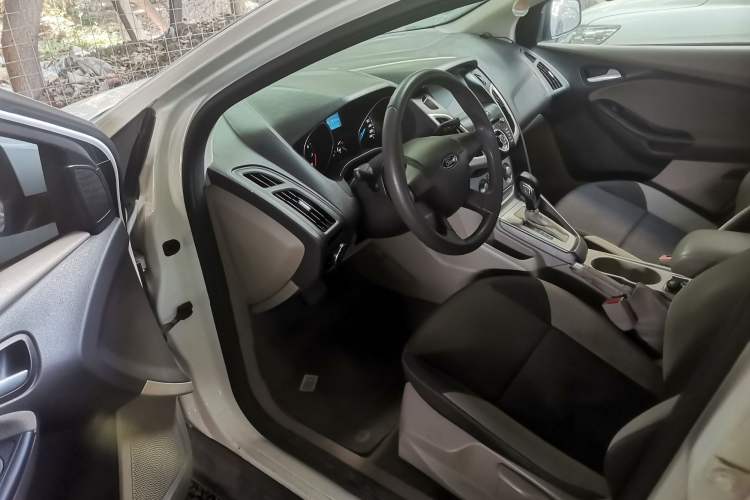 Used Ford Focus 2012 Sedan 1.6L Automatic Comfort Model Left Front Seat