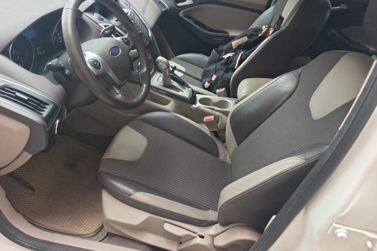Used Ford Focus 2012 Sedan 1.6L Automatic Fashion Edition Left Front Seat