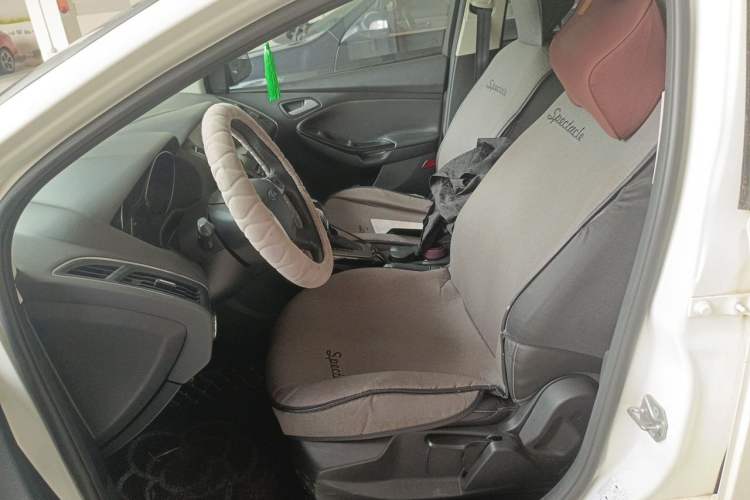 Used Ford Focus 2012 Sedan 1.6L Automatic Fashion Edition Left Front Seat