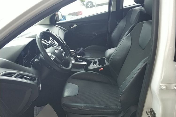 Used Ford Focus 2012 Hatchback 2.0L Automatic Luxury Sport Model Left Front Seat