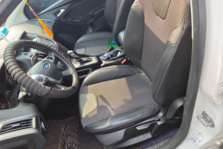 Used Ford Focus 2012 Sedan 1.6L Automatic Fashion Edition Left Front Seat