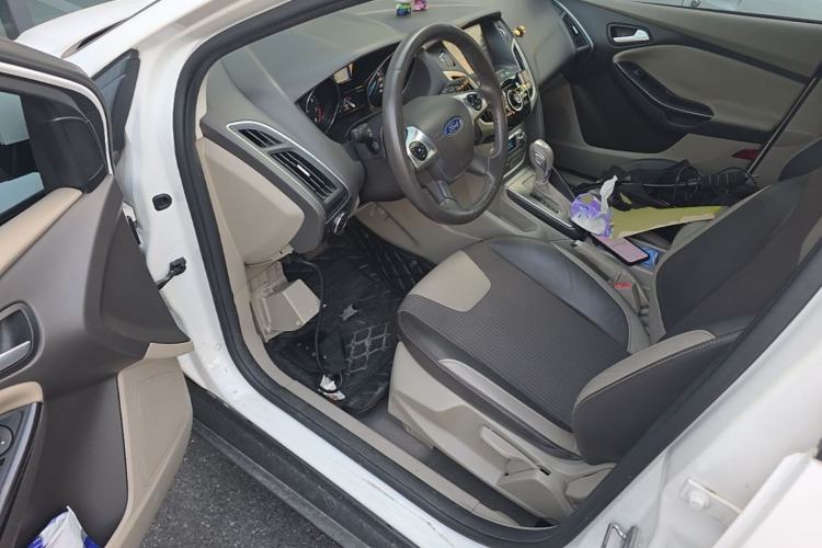 Used Ford Focus 2012 Hatchback 1.6L Automatic Fashion Edition Left Front Seat