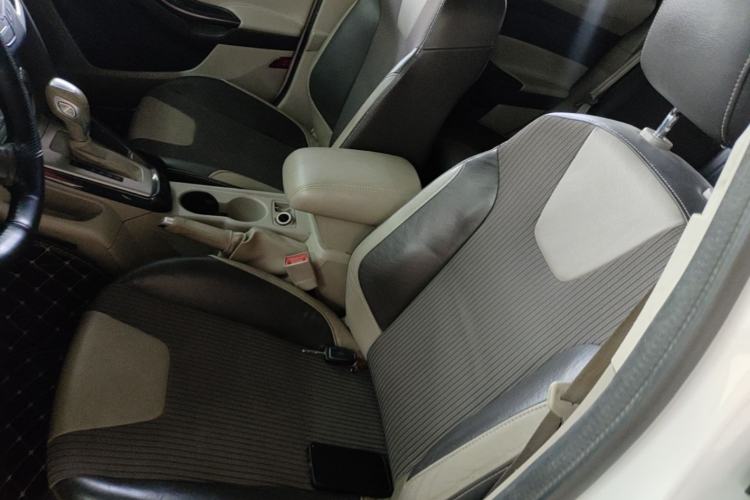 Used Ford Focus 2012 Hatchback 1.6L Automatic Fashion Edition Left Front Seat