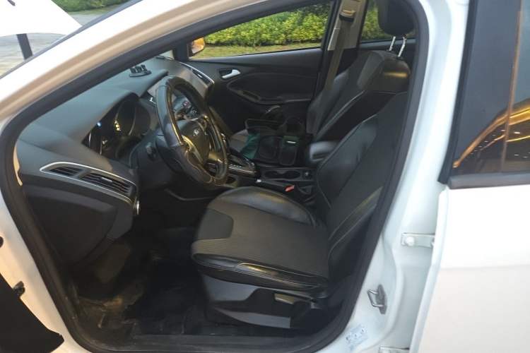 Used Ford Focus 2012 Hatchback 1.6L Automatic Fashion Edition Left Front Seat