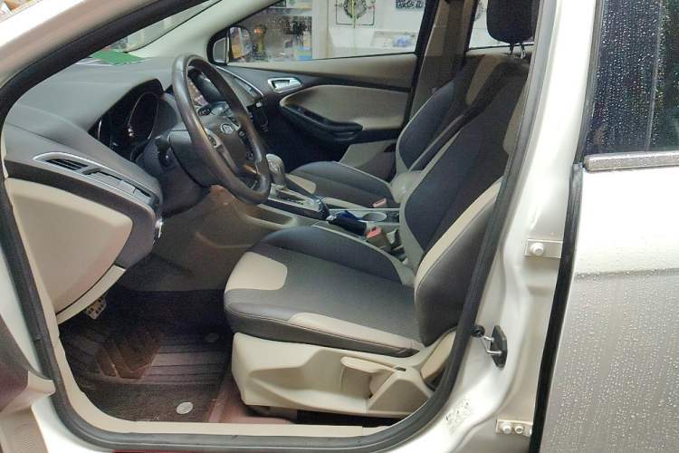 Used Ford Focus 2012 Sedan 1.6L Automatic Fashion Edition Left Front Seat