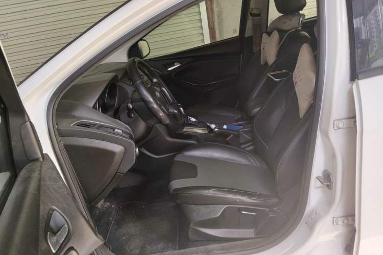 Used Ford Focus 2012 Sedan 1.6L Automatic Fashion Edition Left Front Seat