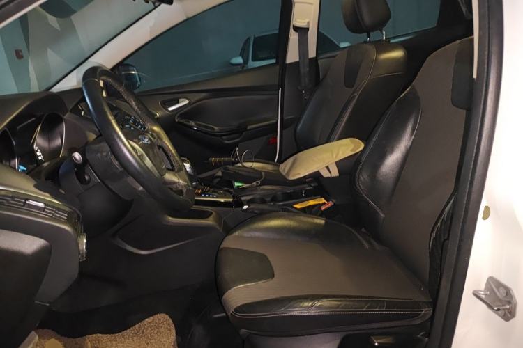 Used Ford Focus 2012 Sedan 1.6L Automatic Fashion Edition Left Front Seat