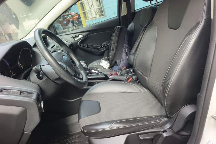 Used Ford Focus 2012 Hatchback 1.6L Automatic Fashion Edition Left Front Seat