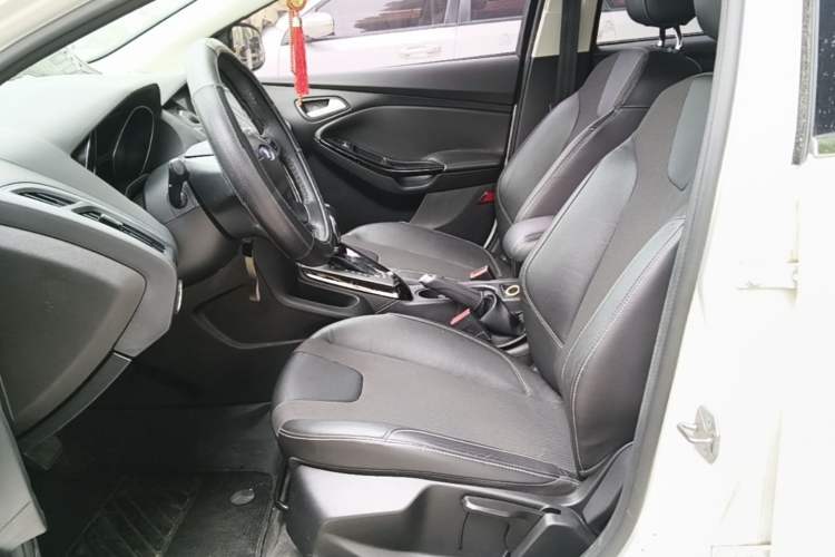 Used Ford Focus 2012 Sedan 1.6L Automatic Fashion Edition Left Front Seat