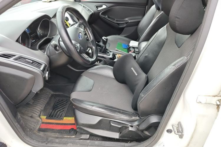 Used Ford Focus 2012 Sedan 1.6L Manual Fashion Edition Left Front Seat