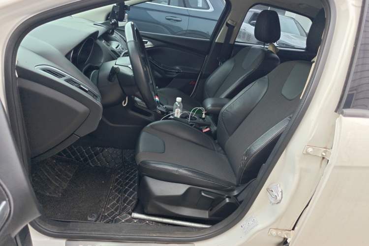 Used Ford Focus 2012 Sedan 1.6L Automatic Fashion Edition Left Front Seat