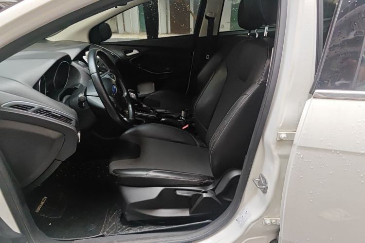 Used Ford Focus 2012 Sedan 1.6L Automatic Fashion Edition Left Front Seat