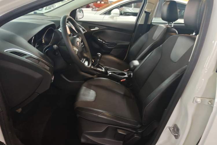 Used Ford Focus 2012 Sedan 1.6L Manual Fashion Edition Left Front Seat