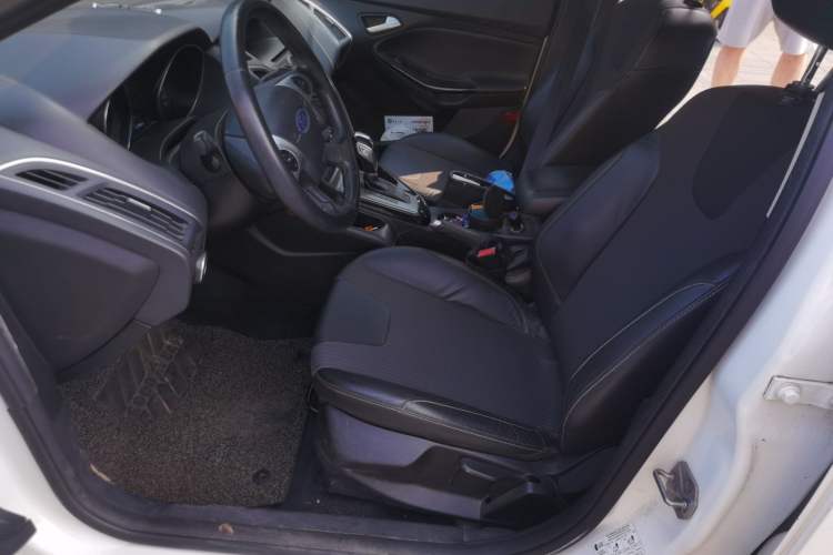 Used Ford Focus 2012 Sedan 1.6L Automatic Fashion Edition Left Front Seat