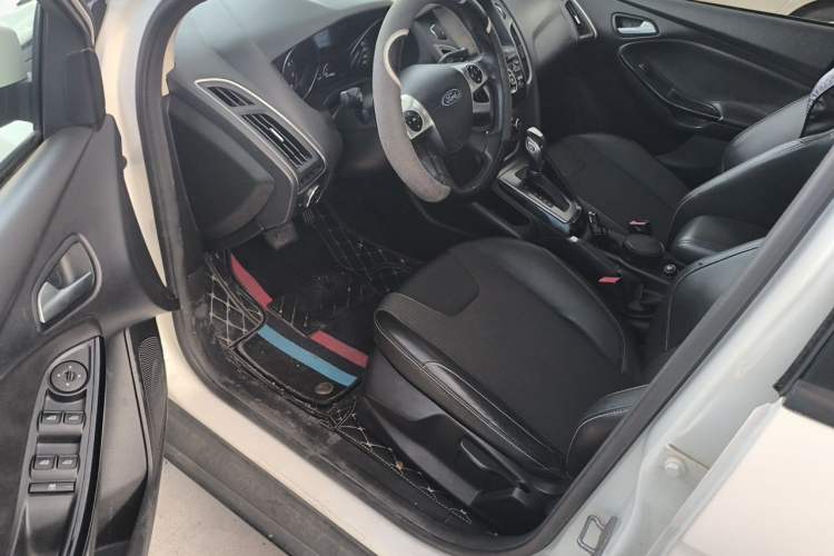 Used Ford Focus 2012 Sedan 1.6L Automatic Fashion Edition Left Front Seat