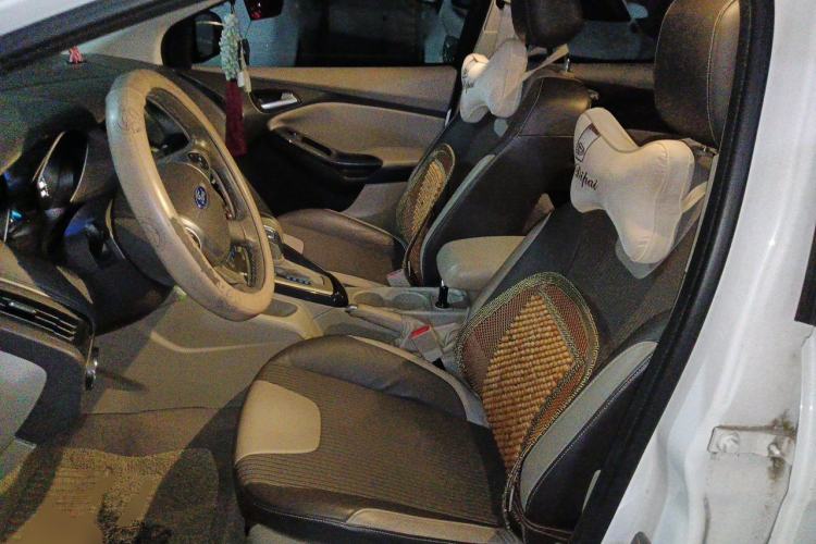 Used Ford Focus 2012 Sedan 1.6L Automatic Fashion Edition Left Front Seat